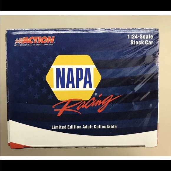 Autographed Michael Waltrip #15 - NAPA 1/24 Scale Limited Edition Stock Car. - Picture 7 of 9